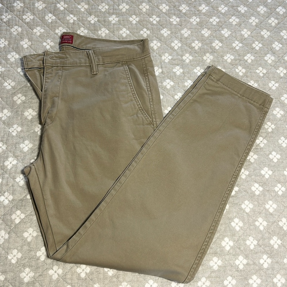 Men’s Khaki Levi’s